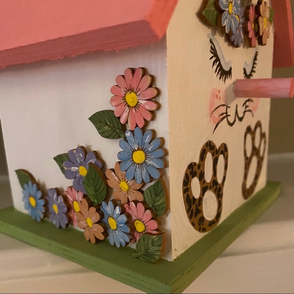 Never to early to prepare for SPRING 🌸Handpainted decorative birdhouse.  NWT. - Picture 4 of 8